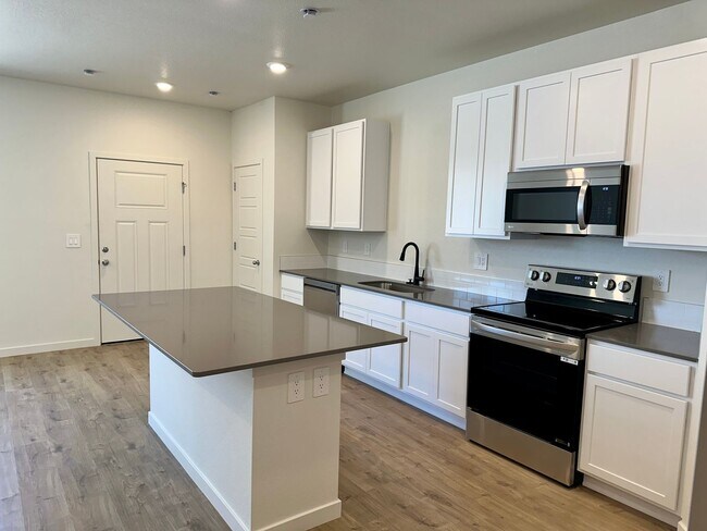 Building Photo - 3916 Pinnacles Ct