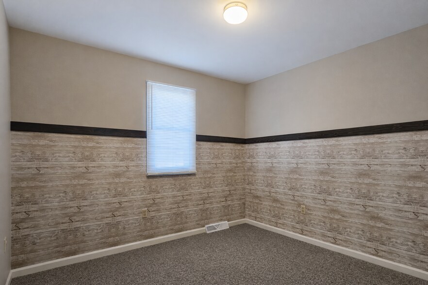 Building Photo - 27 Penny Ln