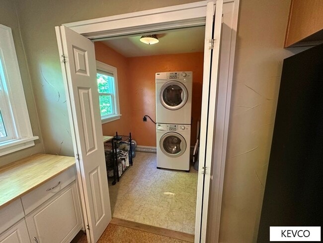 Building Photo - 115 Sylvan Ct