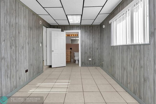 Building Photo - 4932 SW 12th St