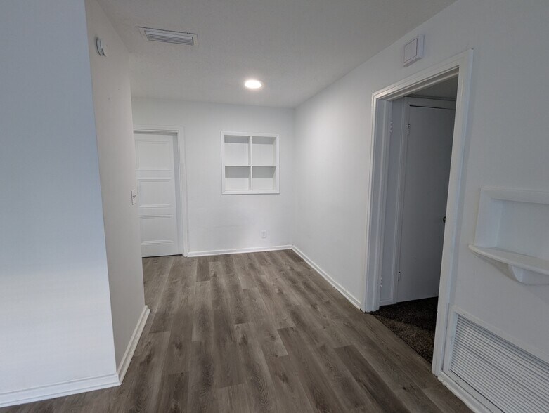 Building Photo - 2211 Tegner Dr