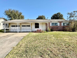 Building Photo - 1113 N Hickory Ave