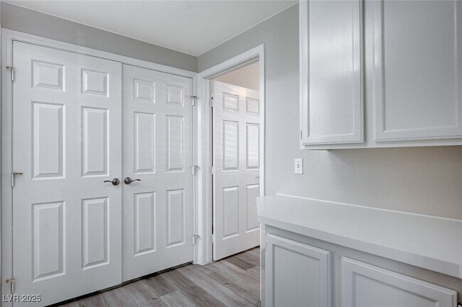 Building Photo - 75 N Valle Verde Dr