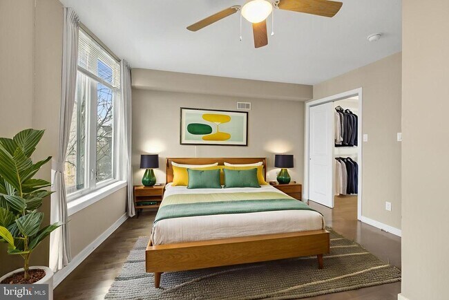 Building Photo - 2030 Sepviva St