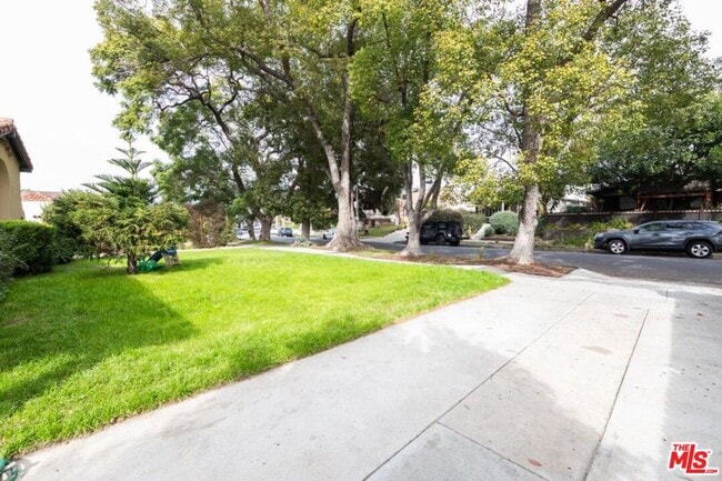 Building Photo - 3766 Valleybrink Rd