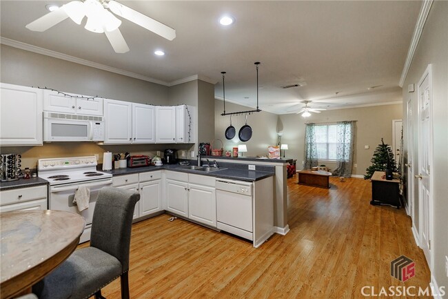 Building Photo - 205 Woodstone Dr