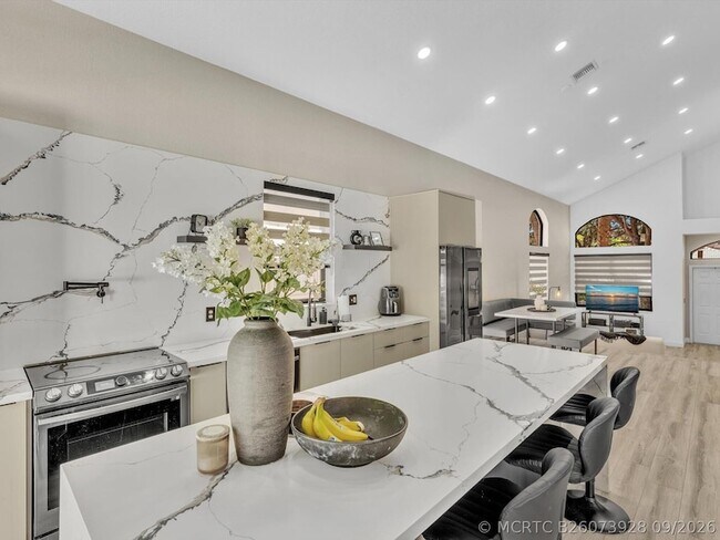 Building Photo - 7834 Oak Grove Cir