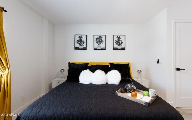 Building Photo - 7834 E Glenrosa Ave