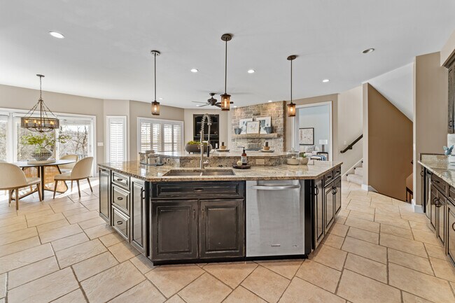 Building Photo - 12932 Sunset Bluff Ct