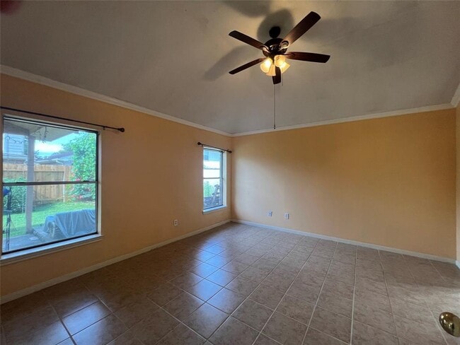 Building Photo - 7430 Village Lake Dr