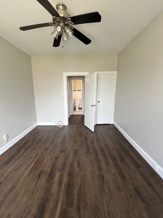 Building Photo - 122 W 39th St