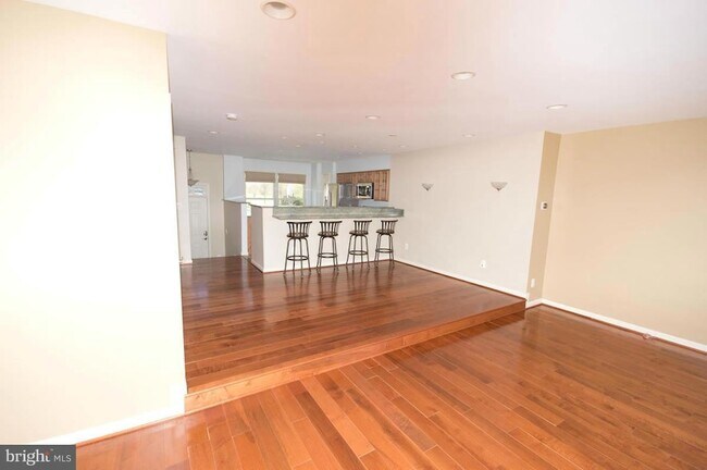 Building Photo - 419 Davis Ave SW