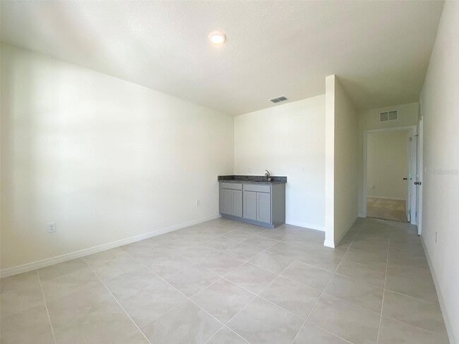 Building Photo - 495 Lily Ln