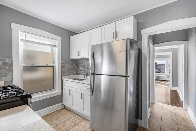 Building Photo - 5761 N Elston Ave