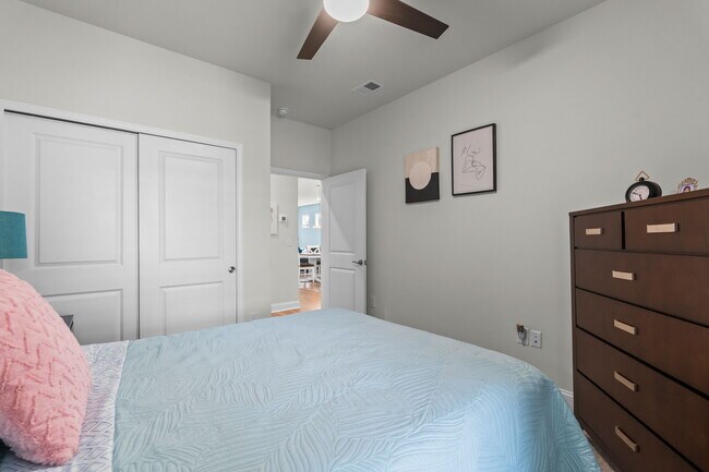 Building Photo - 6041 Campanella St