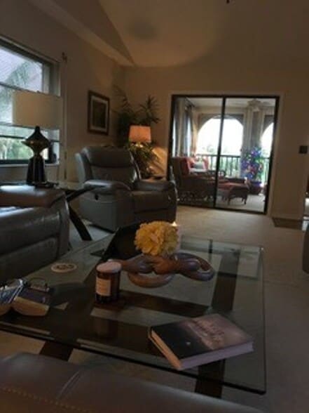 Building Photo - Rose Garden Furnished Unit Available May - Nov