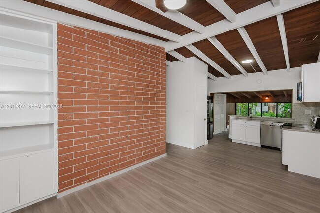 Building Photo - 12725 SW 80th Ave
