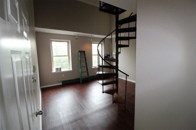 Building Photo - 614 Armandale St