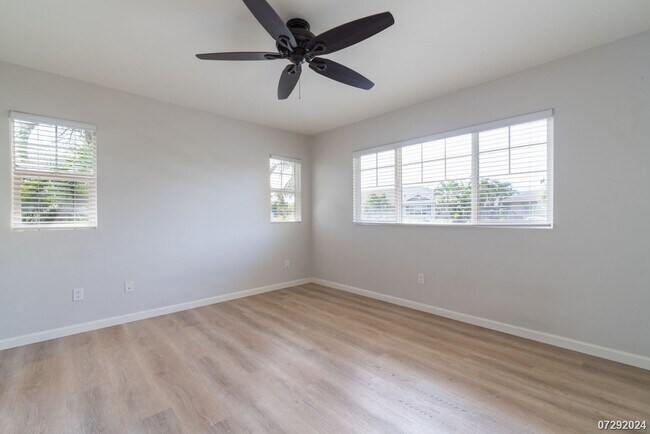 Building Photo - $3700 | 3br/2.5ba Townhome in Fairway's Edge