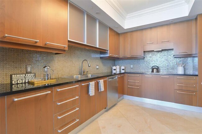 Building Photo - 3101 S Ocean Dr