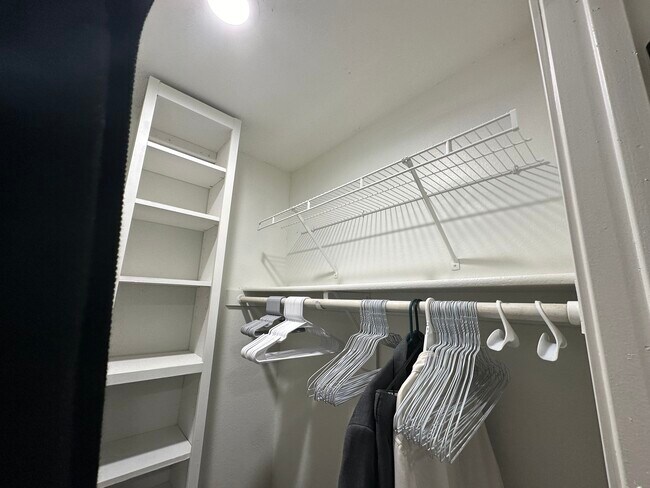 Walk in Closet - 2730 Silver Creek Dr