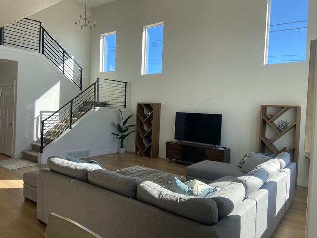 Building Photo - 1307 W Quailhill Rd