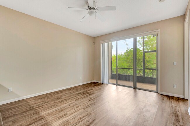 Building Photo - 253 Catriona Dr