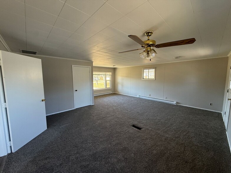 Building Photo - 4918 Dwight Dr