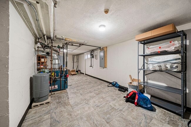 Building Photo - 66 Roosevelt Rd