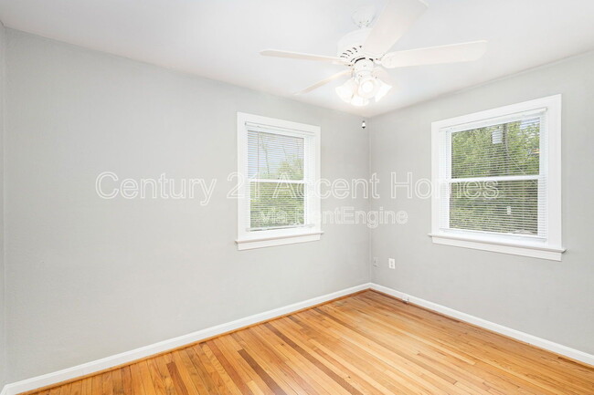 Building Photo - 2034 Arlington Terrace