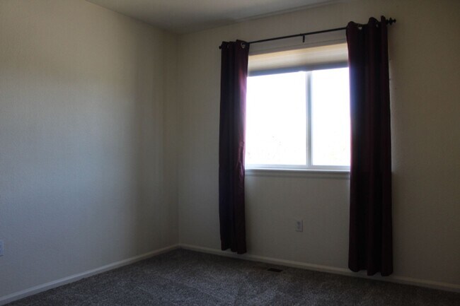 Building Photo - Beautiful 3 BR/2 1/2 BA Home in Highlands Ranch!