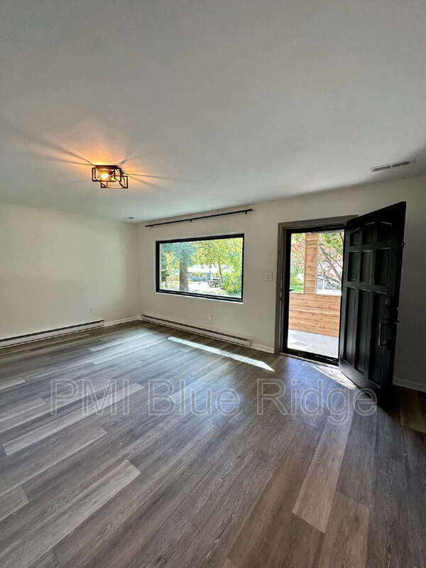 Building Photo - 2028 Arlington Pl