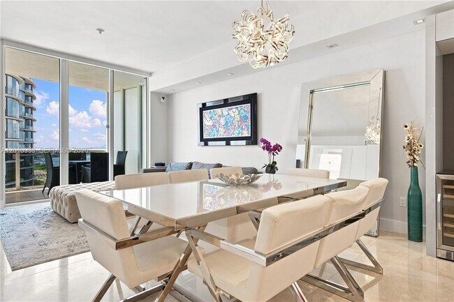 Building Photo - 15811 Collins Ave