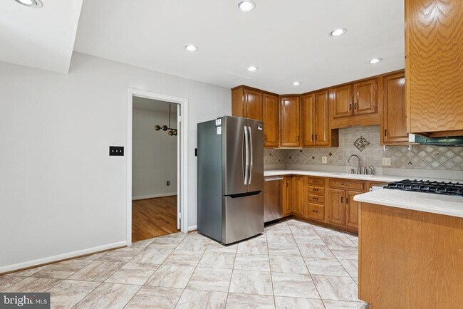 Building Photo - 8525 Bound Brook Ln