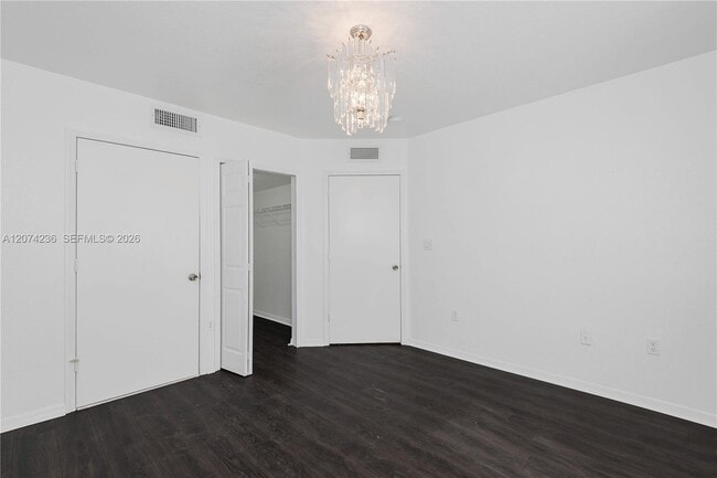Building Photo - 975 NE 34th Ave