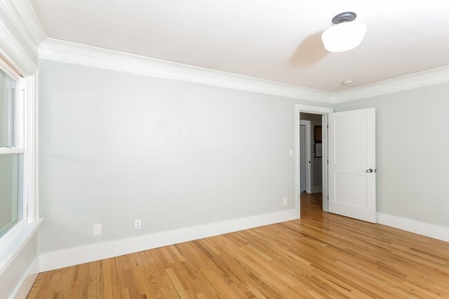 Building Photo - Updated Ravenna 4 Bed / 2 Bath Home