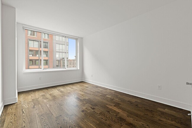 Building Photo - 1100 Maxwell Ln