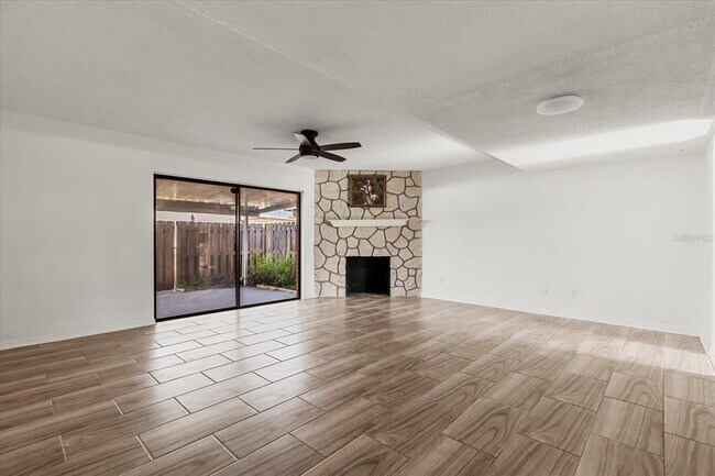 Building Photo - 2250 S Palmetto Ave