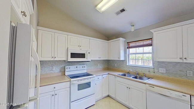 Building Photo - 4156 Sunglow Dr