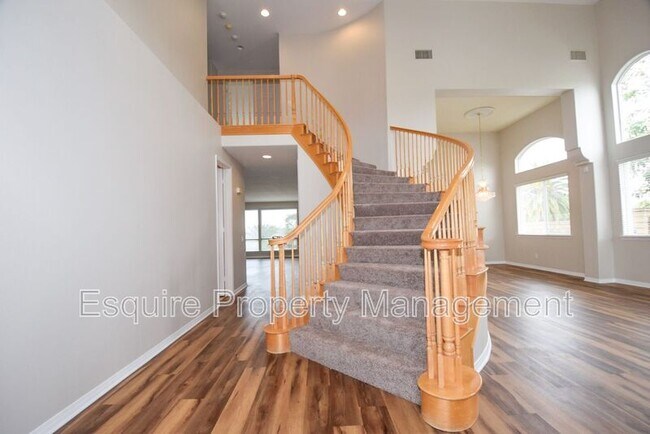 Building Photo - 2895 Diamond Dr