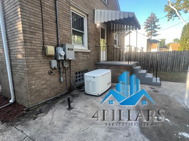 Building Photo - "Charming 3-Bedroom Home with Spacious Lay...
