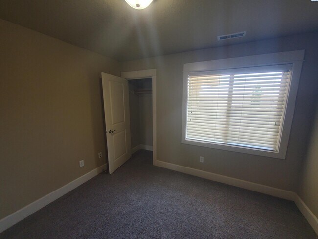 Building Photo - Columbia Point condo for rent