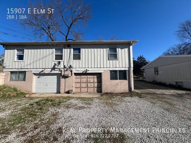 Building Photo - NEWLY REMODELED TOWNHOUSE CHARMER!! Deposi...