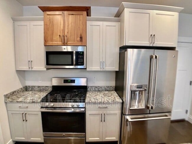 Building Photo - 269 E Ellen Ln