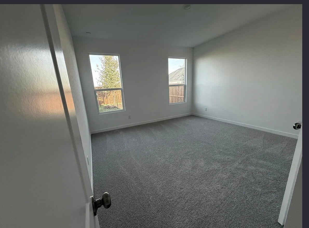 Building Photo - 7116 Dandelion Rd