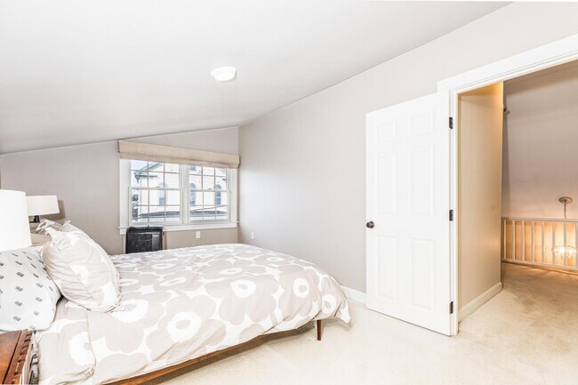 Building Photo - 279 Marcy St