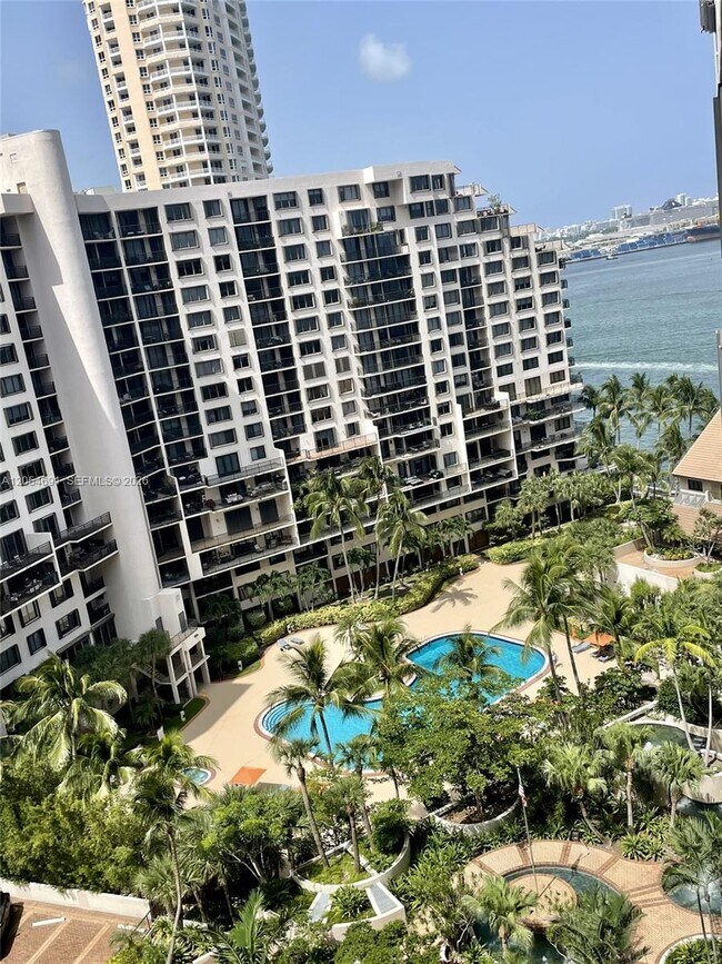 Building Photo - 520 Brickell Key Dr