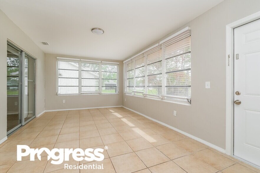 Building Photo - 7618 Summertree Ln