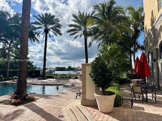 Building Photo - 17150 N Bay Rd