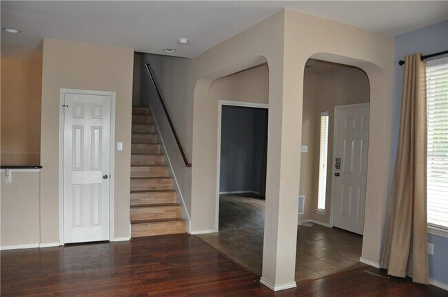 Building Photo - 1501 Big Thicket Dr